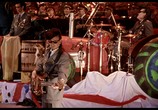 Сцена из фильма Leningrad Cowboys: Балалайка шоу / Leningrad Cowboys: Total Balalaika Show (1994) Балалайка шоу сцена 3