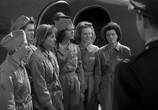 Сцена из фильма Сквозь гордость, тоску и утраты / So Proudly We Hail! (1943) 