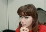 Сцена из фильма Женщина есть женщина / Une femme est une femme (1961) 