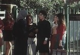 Сцена из фильма Внимание... Лицеистки приехали! / Attenti... arrivano le collegiali! (1975) Внимание... Лицеистки приехали! сцена 1