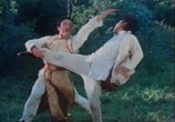 Сцена из фильма Бойцы калеки / Tian can di que (1980) Бойцы калеки сцена 2