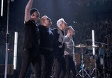 Сцена из фильма U2: iNNOCENCE + eXPERIENCE Live In Paris (2016) 