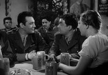 Сцена из фильма Их было пятеро / Ils Etaient Cinq (1951) Их было пятеро сцена 2