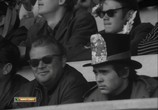 Сцена из фильма Преступник сидит на стадионе Уэмбли / Der Mörder sitzt im Wembley-Stadion (1970) Преступник сидит на стадионе Уэмбли сцена 15