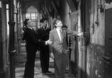 Сцена из фильма Гару-Гару, проходящий сквозь стены / Garou-Garou Le Passe-Muraille (1951) 