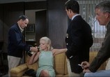 Сцена из фильма Нападение на королеву / Assault on a Queen (1966) Нападение на королеву сцена 2
