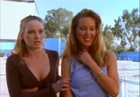 Сцена из фильма Кинотеатр "Бикини" / Bikini Drive-In (1995) Кинотеатр "Бикини" сцена 3