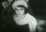 Сцена из фильма Девушка с коробкой (1927) 