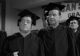Сцена из фильма Эббот и Костелло встречают человека-невидимку / Abbott and Costello Meet the Invisible Man (1951) Эббот и Костелло встречают человека-невидимку сцена 2