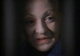 Сцена из фильма По ту сторону тьмы / La Casa 5 (1990) Дом с привидениями 3 : Врата ада сцена 1