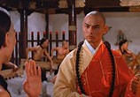 Сцена из фильма Ученики 36 ступеней Шаолиня / Pi li shi jie (1985) 