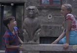 Сцена из фильма Дом каменных обезьян / A kõmajmok háza (2014) Дом с каменными обезьянами сцена 1