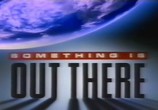 Сцена из фильма Нечто из другого мира / Something Is Out There (1988) Нечто из другого мира сцена 1