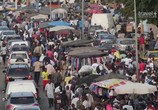 Сцена из фильма Что почём на рынке / Marches sur terre (2017) Что почём на рынке в Дакаре сцена 3