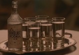 Сцена из фильма Убойная водка / Gunblast vodka (2001) 