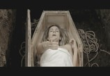 Сцена из фильма Белый гроб: Игра дьявола / Ataúd Blanco: El Juego Diabólico (2016) Белый гроб: Игра дьявола сцена 2