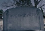 Сцена из фильма Осквернители могил / The Gravedancers (2005) Осквернители могил сцена 2