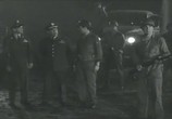 Сцена из фильма Вторжение обитателей летающих тарелок / Invasion of the Saucer Men (1957) Вторжение обитателей летающих тарелок сцена 3