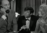 Фильм Очаровательная идиотка / Une ravissante idiote (1964) - cцена 4